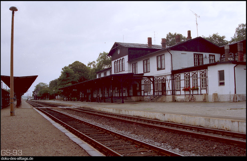 Strecken und Bahnhöfe